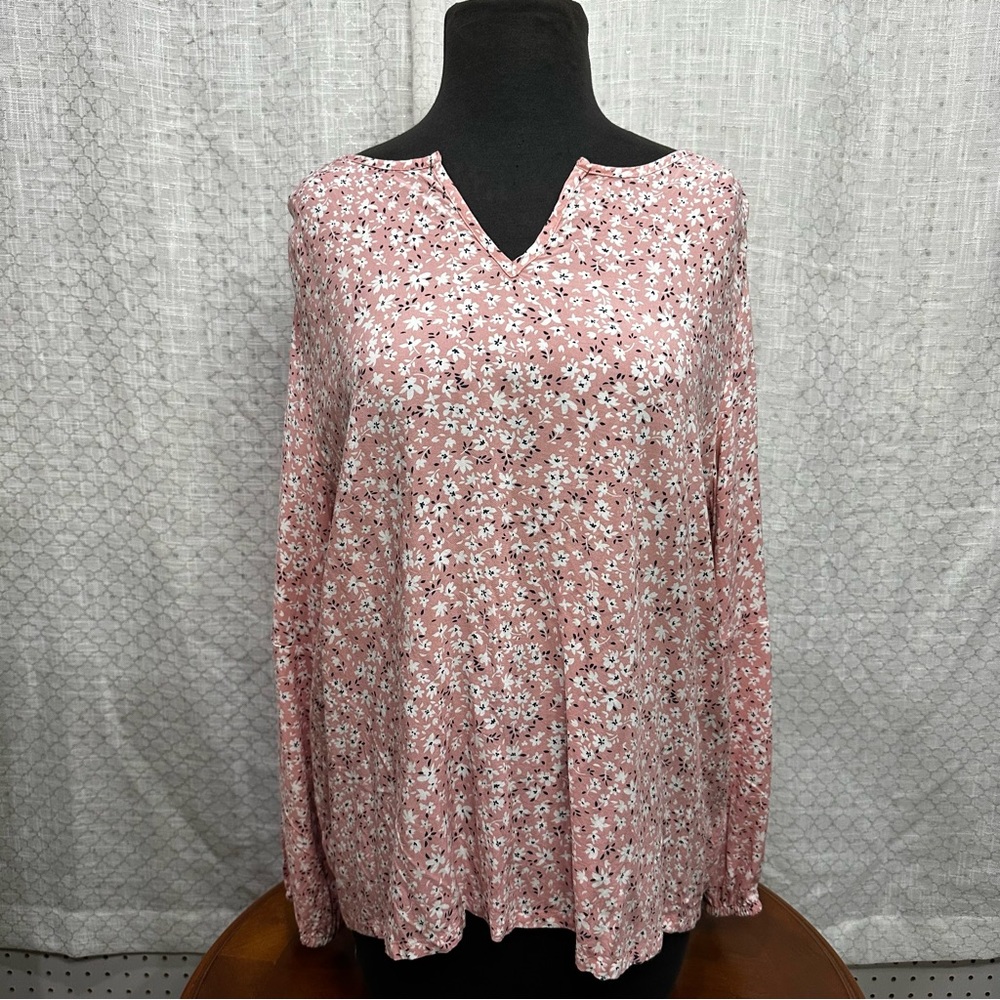 💕Time and Tru Pink and White Floral Top SzL